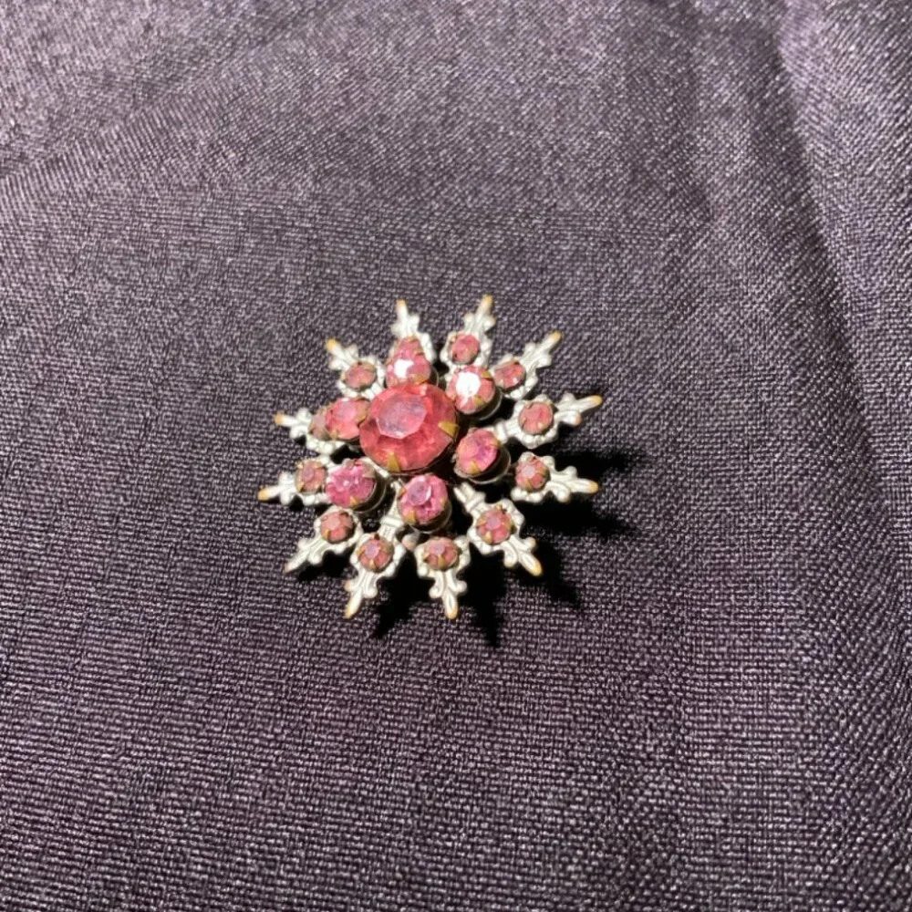 Vtg. Red and Clear Rhinestone‎ Snowflake Brooch (Br)